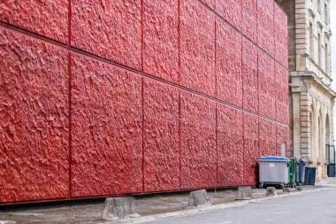 Spot photo : Mur rouge du Megarama (Bordeaux)